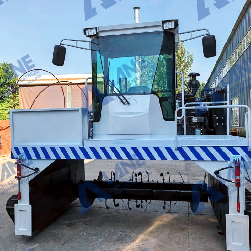 crawler type composting machine, pig manure, Pig Manure Organic Fertilizer Fermentation
